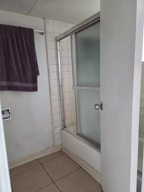Bath - 608 Union St, Isleton, CA 95641 photo 1 of 2