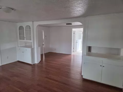Living - 608 Union St, Isleton, CA 95641 photo 2 of 5