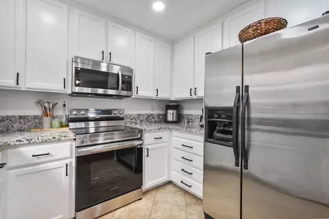 Kitchen - 3808 Troon Pl, Modesto, CA 95357 photo 2 of 3