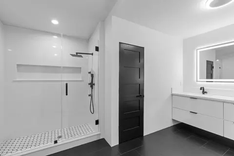 Bath - 20540 N Davis Rd, Lodi, CA 95242 photo 8 of 14