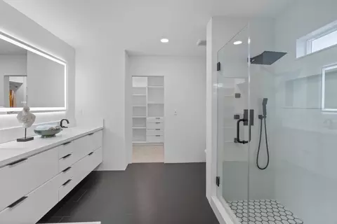 Bath - 20540 N Davis Rd, Lodi, CA 95242 photo 10 of 14