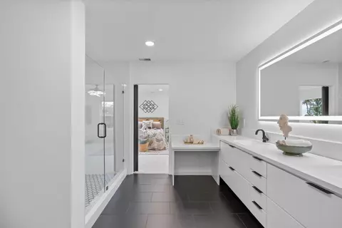 Bath - 20540 N Davis Rd, Lodi, CA 95242 photo 12 of 14