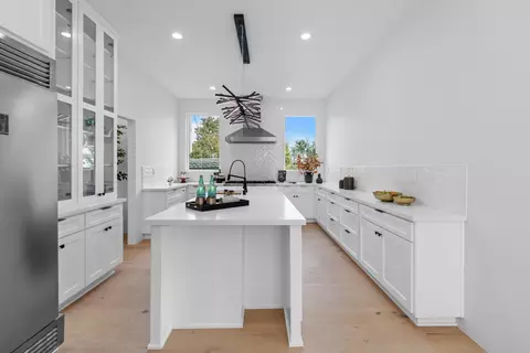 Kitchen - 20540 N Davis Rd, Lodi, CA 95242 photo 2 of 4