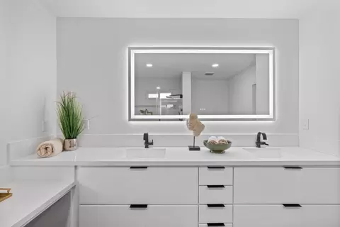 Bath - 20540 N Davis Rd, Lodi, CA 95242 photo 11 of 14