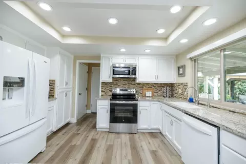 Kitchen - 505 Avanel Dr, Modesto, CA 95356 photo 4 of 8