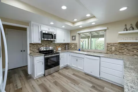 Kitchen - 505 Avanel Dr, Modesto, CA 95356 photo 5 of 8