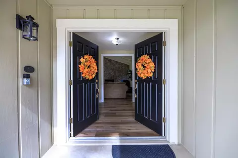 Entry Way - 505 Avanel Dr, Modesto, CA 95356 photo 2 of 4