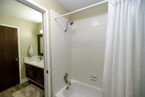 Bath - 505 Avanel Dr, Modesto, CA 95356 photo 8 of 8