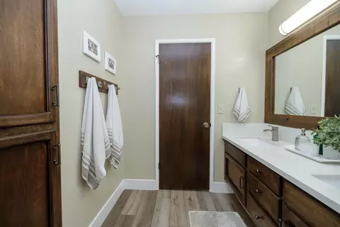 Bath - 505 Avanel Dr, Modesto, CA 95356 photo 6 of 8
