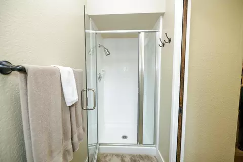 Bath - 505 Avanel Dr, Modesto, CA 95356 photo 4 of 8