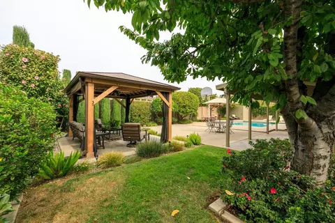 Exterior - 505 Avanel Dr, Modesto, CA 95356 photo 9 of 30