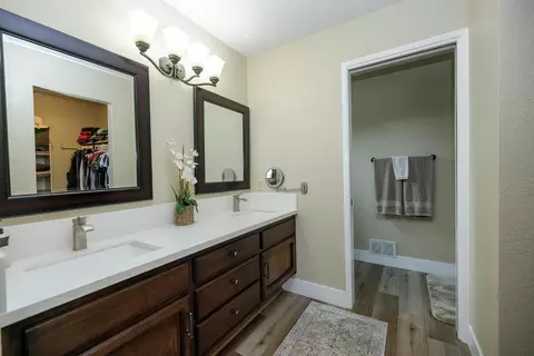 Bath - 505 Avanel Dr, Modesto, CA 95356 photo 2 of 8