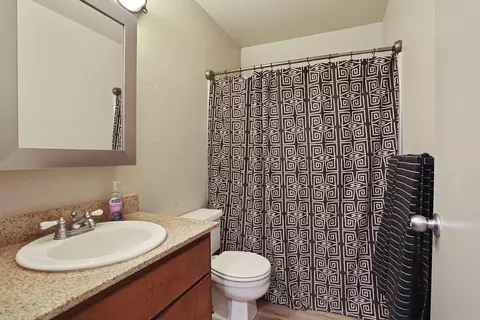 Bath - 2400 Eilers Ln #1703, Lodi, CA 95242 photo 1 of 4