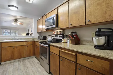 Kitchen - 2400 Eilers Ln #1703, Lodi, CA 95242 photo 4 of 4