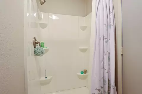 Bath - 2400 Eilers Ln #1703, Lodi, CA 95242 photo 4 of 4