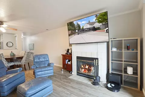 Living - 2400 Eilers Ln #1703, Lodi, CA 95242 photo 3 of 3