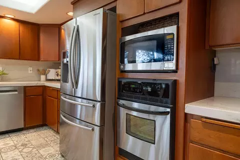 Kitchen - 13420 Mesa Dr, Grass Valley, CA 95949 photo 3 of 5