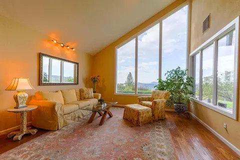 Living - 13420 Mesa Dr, Grass Valley, CA 95949 photo 2 of 3