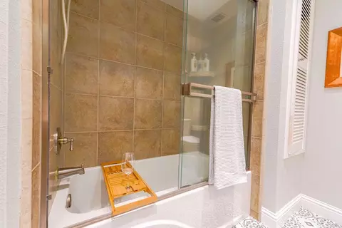 Bath - 13420 Mesa Dr, Grass Valley, CA 95949 photo 2 of 3