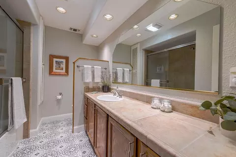 Bath - 13420 Mesa Dr, Grass Valley, CA 95949 photo 1 of 3