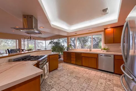 Kitchen - 13420 Mesa Dr, Grass Valley, CA 95949 photo 5 of 5