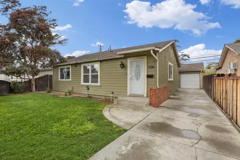 2047 Country Club Blvd, Stockton, CA 95204