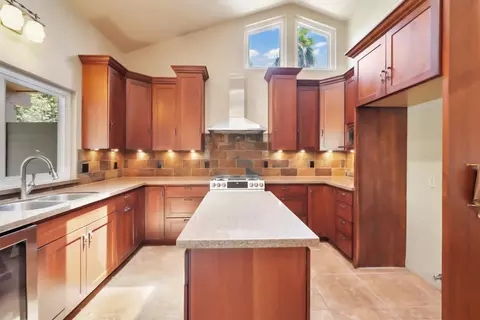 Kitchen - 1625 River Rd, Modesto, CA 95351 photo 2 of 4