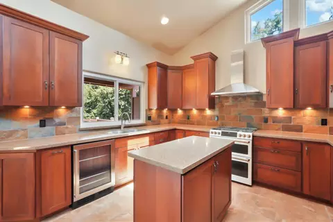 Kitchen - 1625 River Rd, Modesto, CA 95351 photo 3 of 4