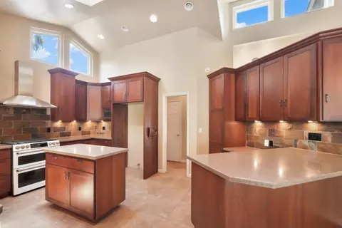 Kitchen - 1625 River Rd, Modesto, CA 95351 photo 4 of 4