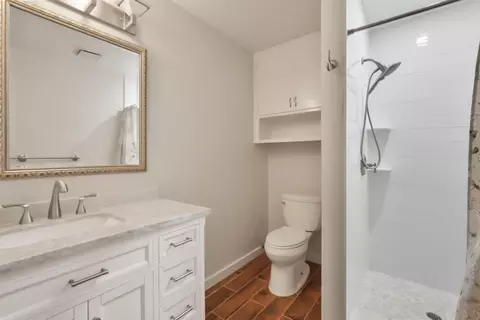 Bath - 1625 River Rd, Modesto, CA 95351 photo 5 of 5