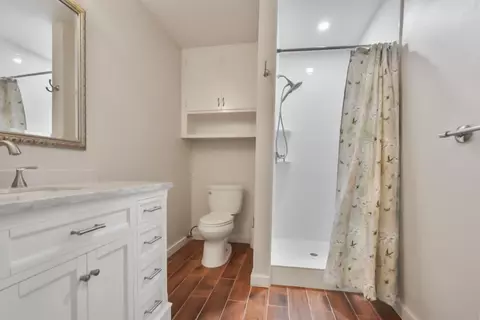 Bath - 1625 River Rd, Modesto, CA 95351 photo 4 of 5