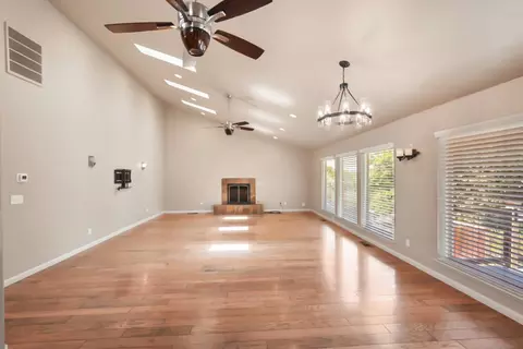 Living - 1625 River Rd, Modesto, CA 95351 photo 2 of 3
