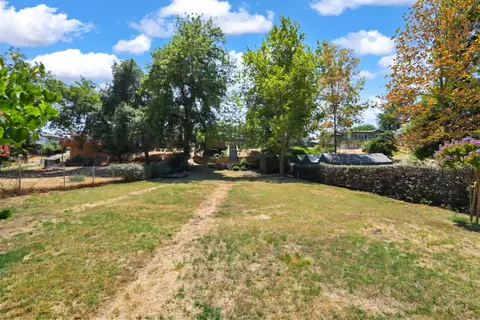 Exterior - 1625 River Rd, Modesto, CA 95351 photo 17 of 20