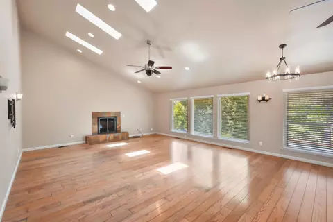 Living - 1625 River Rd, Modesto, CA 95351 photo 1 of 3