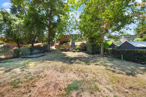 Exterior - 1625 River Rd, Modesto, CA 95351 photo 18 of 20