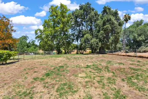 Exterior - 1625 River Rd, Modesto, CA 95351 photo 13 of 20