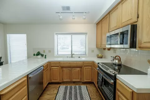 Kitchen - 1005 Copper Bridge Ct, Modesto, CA 95355 photo 5 of 7