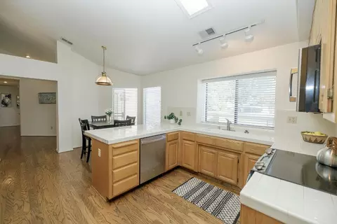 Kitchen - 1005 Copper Bridge Ct, Modesto, CA 95355 photo 6 of 7
