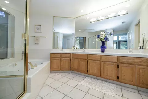 Bath - 1005 Copper Bridge Ct, Modesto, CA 95355 photo 1 of 5