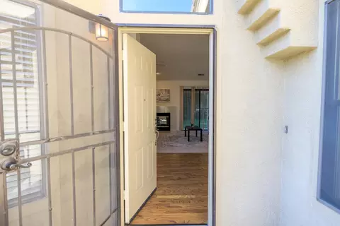 Entry Way - 1005 Copper Bridge Ct, Modesto, CA 95355 photo 1 of 3