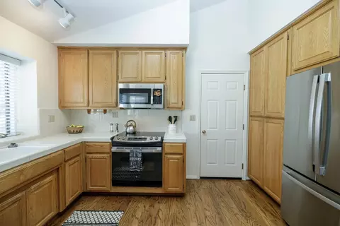 Kitchen - 1005 Copper Bridge Ct, Modesto, CA 95355 photo 3 of 7