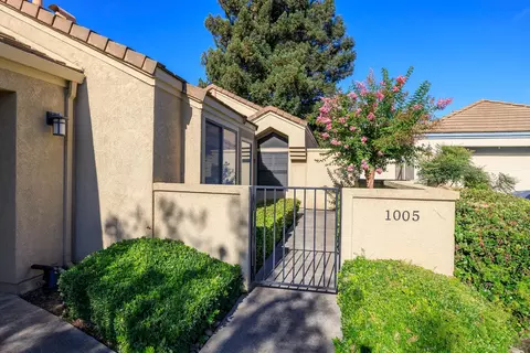 Exterior - 1005 Copper Bridge Ct, Modesto, CA 95355 photo 3 of 13
