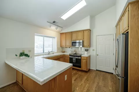 Kitchen - 1005 Copper Bridge Ct, Modesto, CA 95355 photo 4 of 7