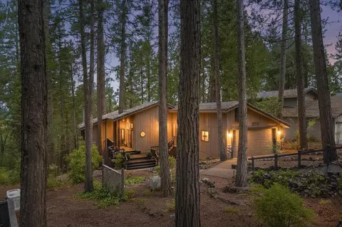 723 Larkspur Ln, Murphys, CA 95247