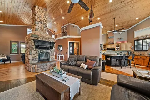 Living - 6030 Stony Creek Rd, Jackson, CA 95642 photo 3 of 6