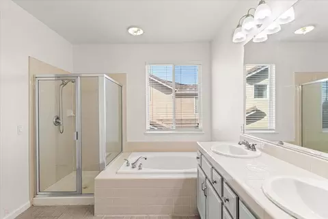 Bath - 4333 Peninsula Dr, Modesto, CA 95356 photo 3 of 4