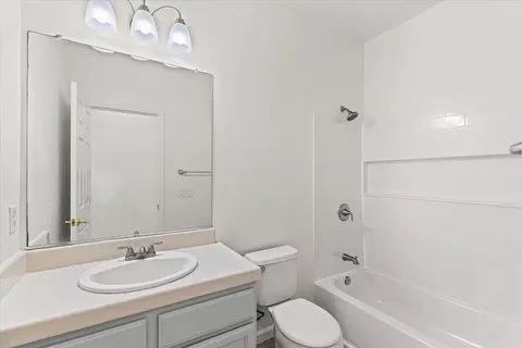 Bath - 4333 Peninsula Dr, Modesto, CA 95356 photo 4 of 4