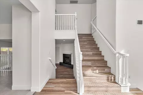 Entry Way - 4333 Peninsula Dr, Modesto, CA 95356 photo 7 of 9