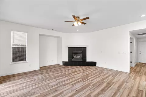 Living - 4333 Peninsula Dr, Modesto, CA 95356 photo 10 of 14
