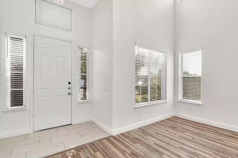 Entry Way - 4333 Peninsula Dr, Modesto, CA 95356 photo 2 of 9